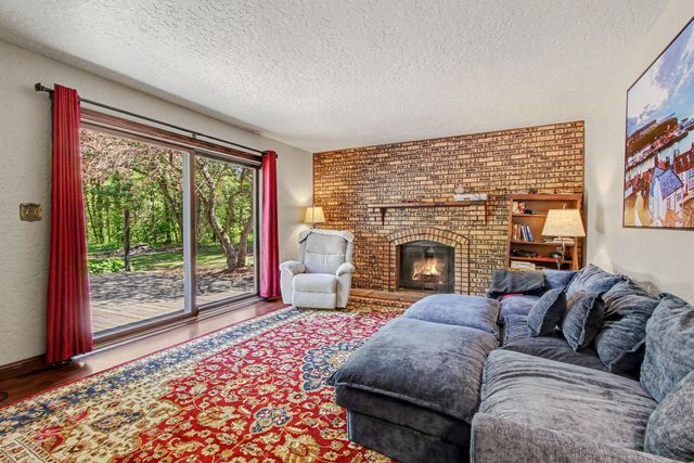 887 N 400 E, Valparaiso, IN 46383