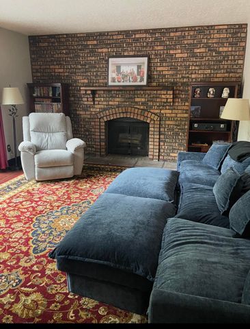 887 N 400 E, Valparaiso, IN 46383