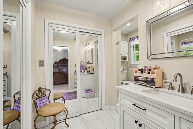 887 N 400 E, Valparaiso, IN 46383