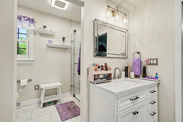 887 N 400 E, Valparaiso, IN 46383