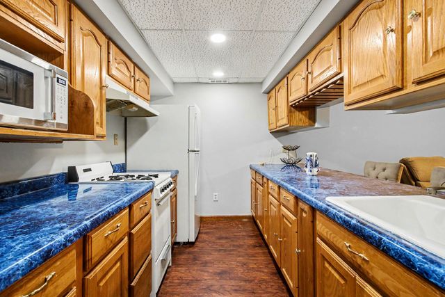 887 N 400 E, Valparaiso, IN 46383