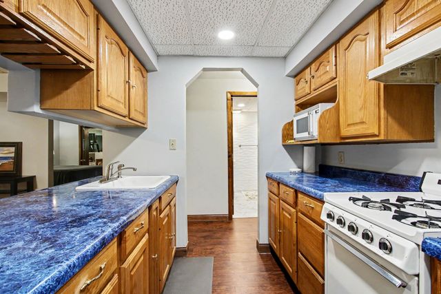 887 N 400 E, Valparaiso, IN 46383