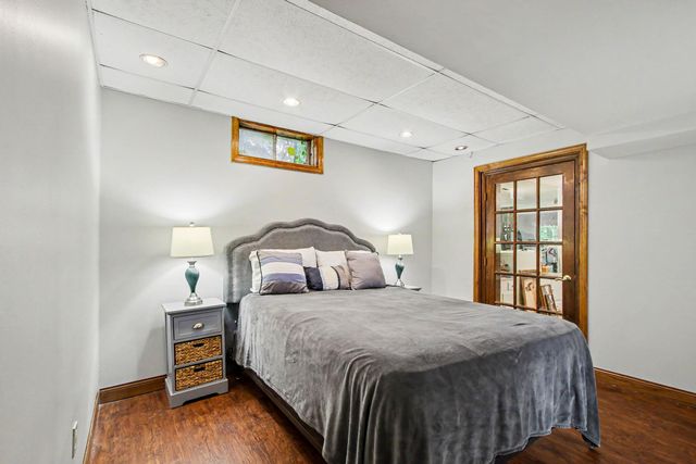 887 N 400 E, Valparaiso, IN 46383