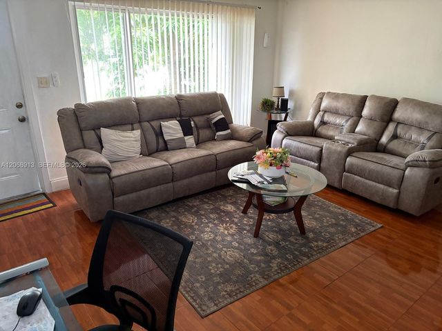 2745 NW 69th Avenue, Sunrise, FL 33313