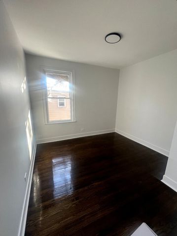 7220 S East End Avenue, Chicago, IL 60649