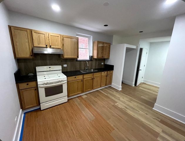 7220 S East End Avenue, Chicago, IL 60649