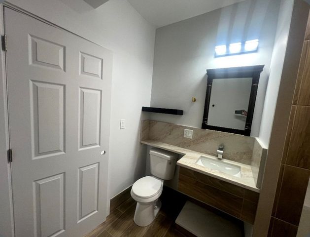 7220 S East End Avenue, Chicago, IL 60649