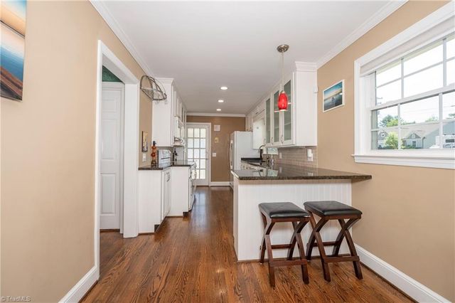 590 N Peace Haven Road, Winston-salem, NC 27104