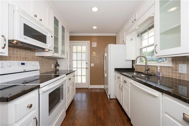 590 N Peace Haven Road, Winston-salem, NC 27104