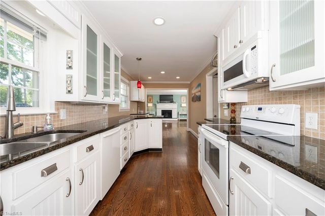 590 N Peace Haven Road, Winston-salem, NC 27104