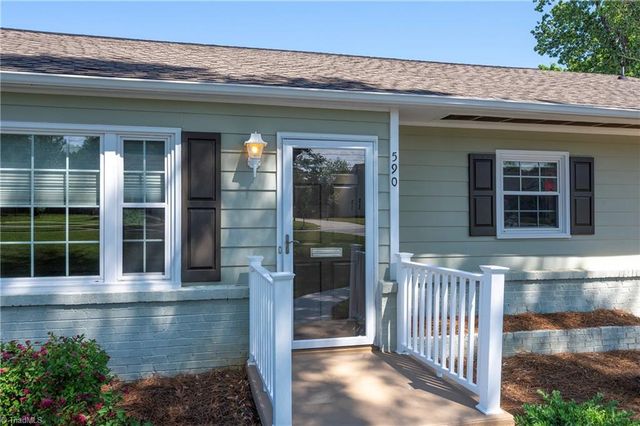 590 N Peace Haven Road, Winston-salem, NC 27104