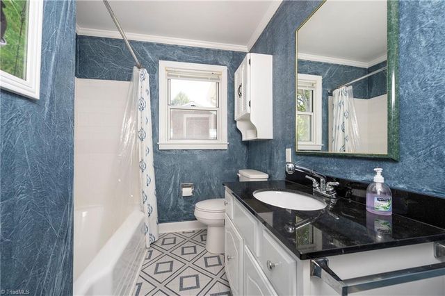 590 N Peace Haven Road, Winston-salem, NC 27104