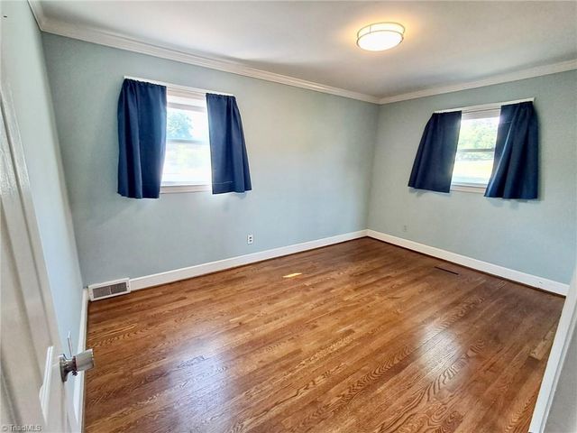 590 N Peace Haven Road, Winston-salem, NC 27104