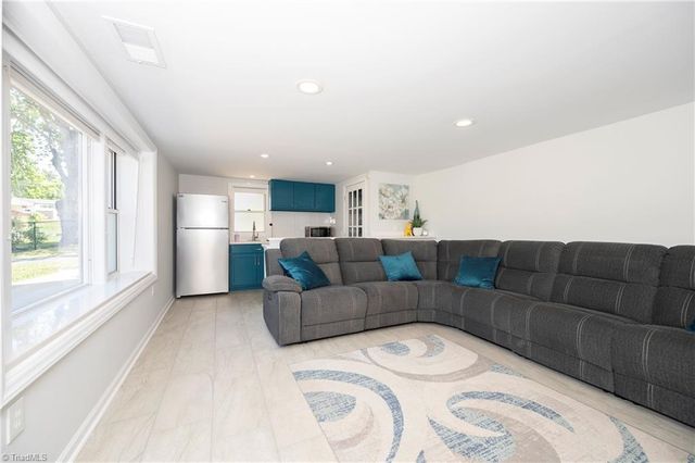590 N Peace Haven Road, Winston-salem, NC 27104