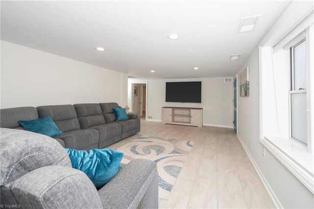 590 N Peace Haven Road, Winston-salem, NC 27104