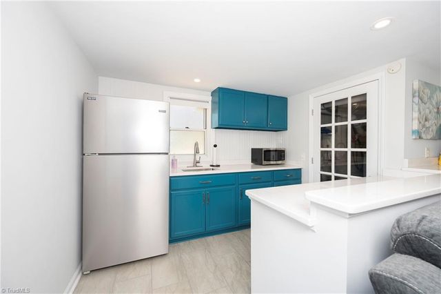 590 N Peace Haven Road, Winston-salem, NC 27104