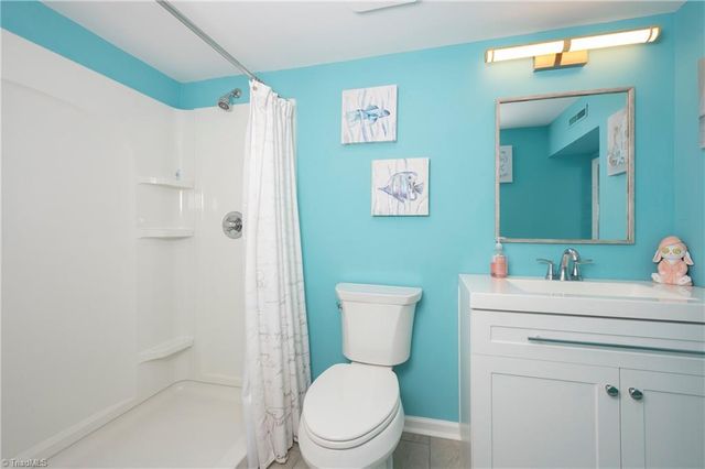 590 N Peace Haven Road, Winston-salem, NC 27104