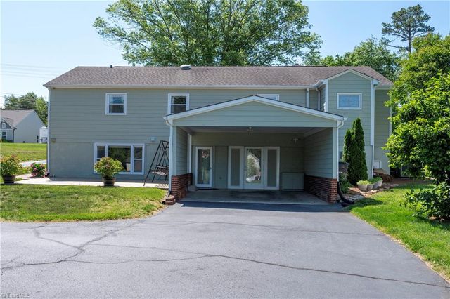 590 N Peace Haven Road, Winston-salem, NC 27104