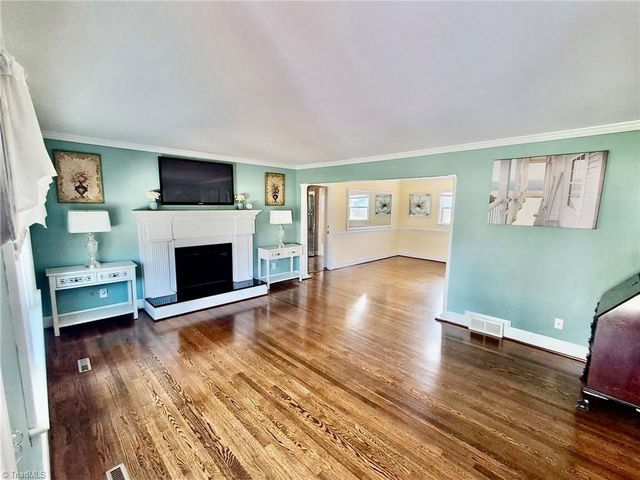 590 N Peace Haven Road, Winston-salem, NC 27104