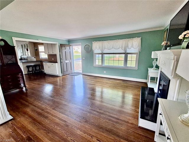 590 N Peace Haven Road, Winston-salem, NC 27104