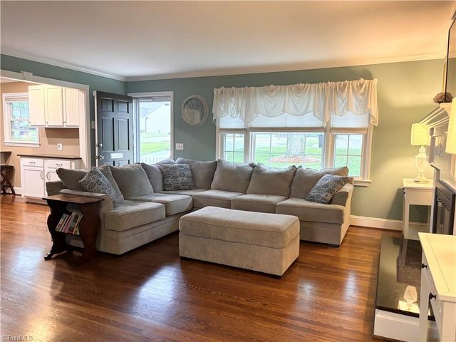 590 N Peace Haven Road, Winston-salem, NC 27104