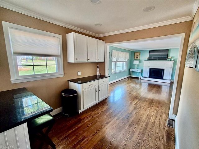 590 N Peace Haven Road, Winston-salem, NC 27104
