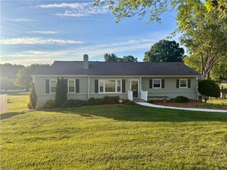 590 N Peace Haven Road, Winston-salem, NC 27104