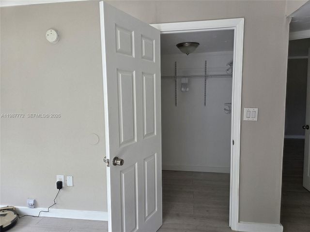 1700 NE 191st Street 100, Miami, FL 33179