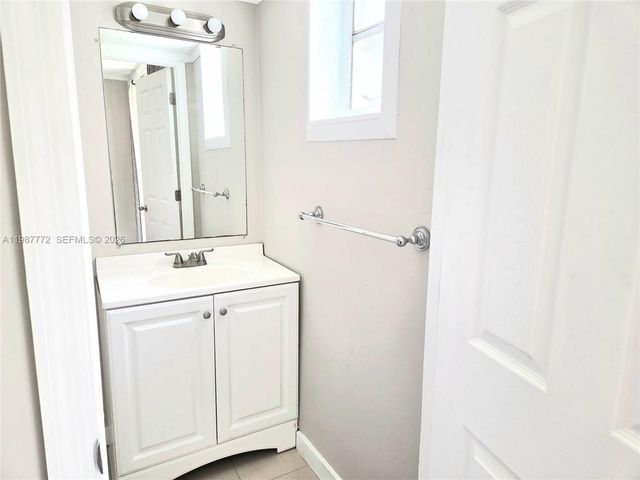 1700 NE 191st Street 100, Miami, FL 33179
