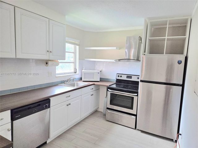 1700 NE 191st Street 100, Miami, FL 33179