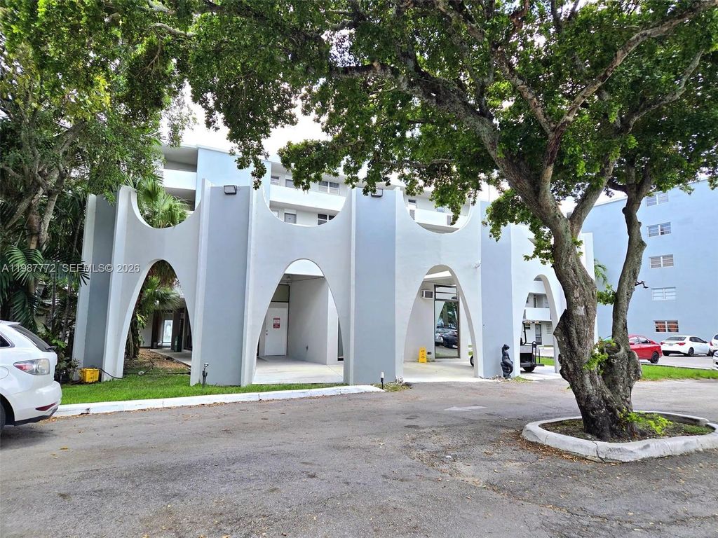 1700 NE 191st Street 100, Miami, FL 33179