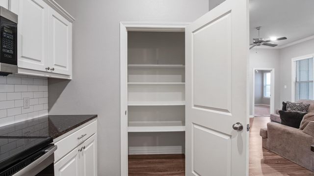 2927 Meadow Brook Trl, Tyler, TX 75701