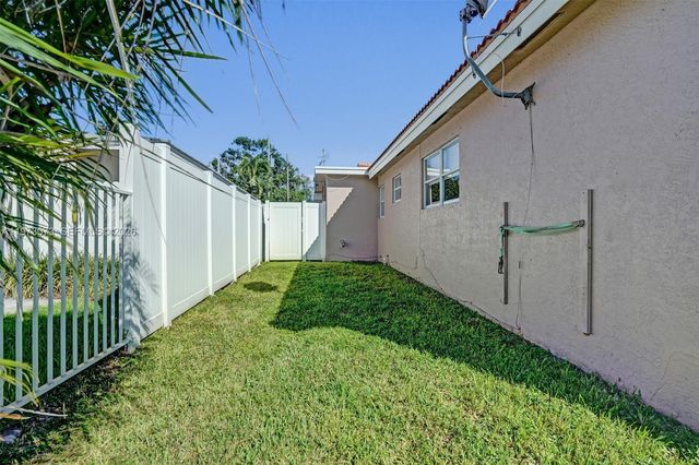 949 SE 10TH Court, Pompano Beach, FL 33060