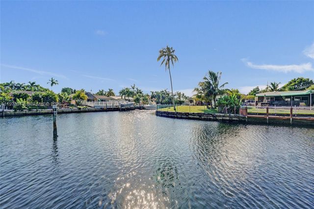 949 SE 10TH Court, Pompano Beach, FL 33060