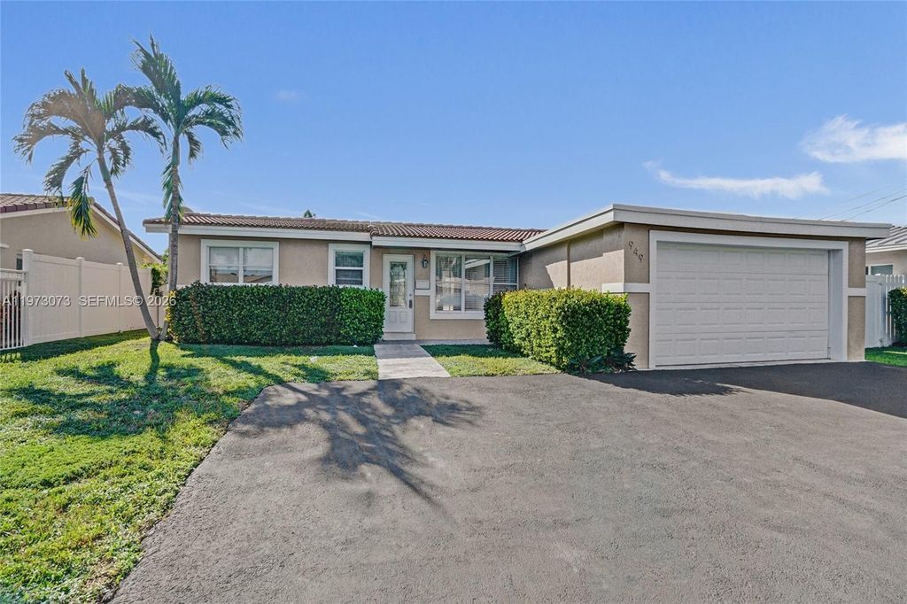 949 SE 10TH Court, Pompano Beach, FL 33060