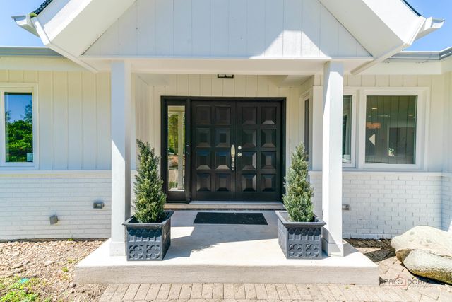 18 Alexandra Drive, Mettawa, IL 60048
