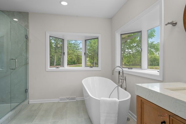 18 Alexandra Drive, Mettawa, IL 60048