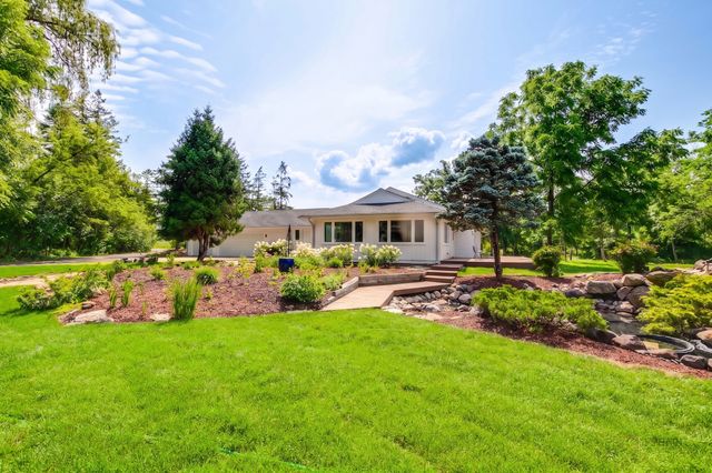 18 Alexandra Drive, Mettawa, IL 60048
