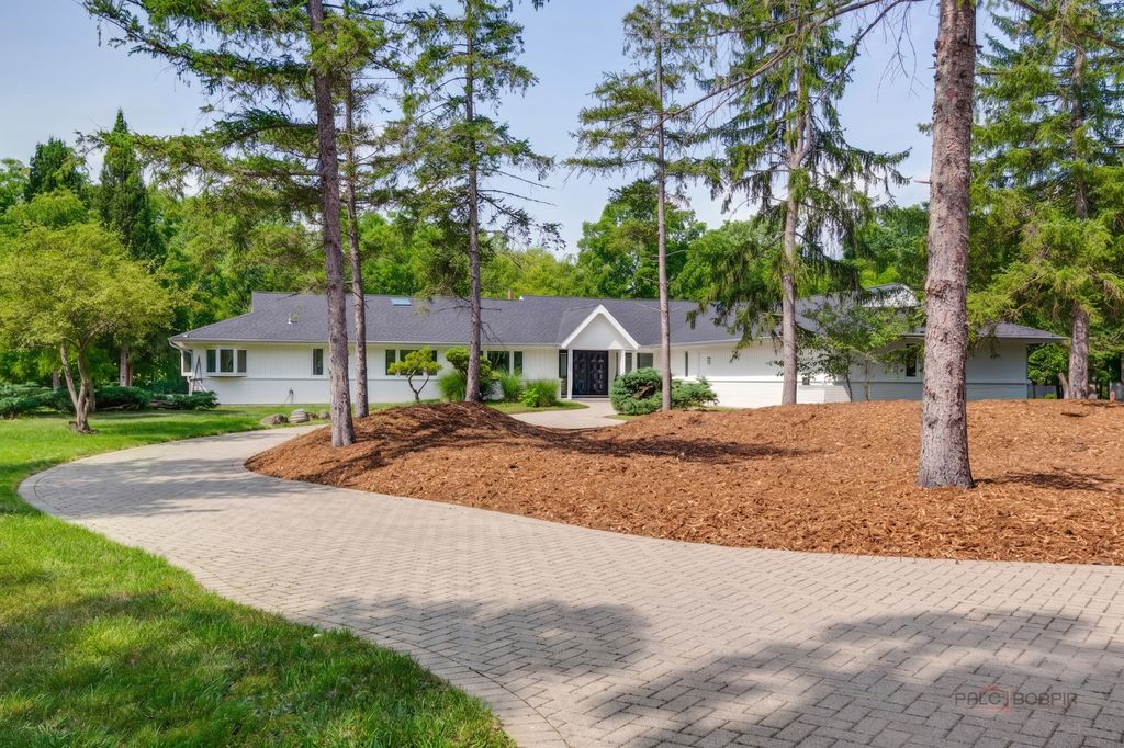 18 Alexandra Drive, Mettawa, IL 60048