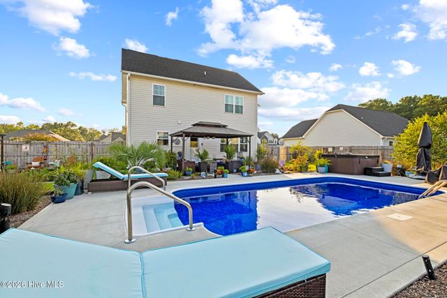 302 Waylon Way, Holly Ridge, NC 28445