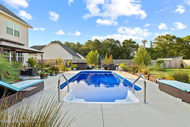 302 Waylon Way, Holly Ridge, NC 28445
