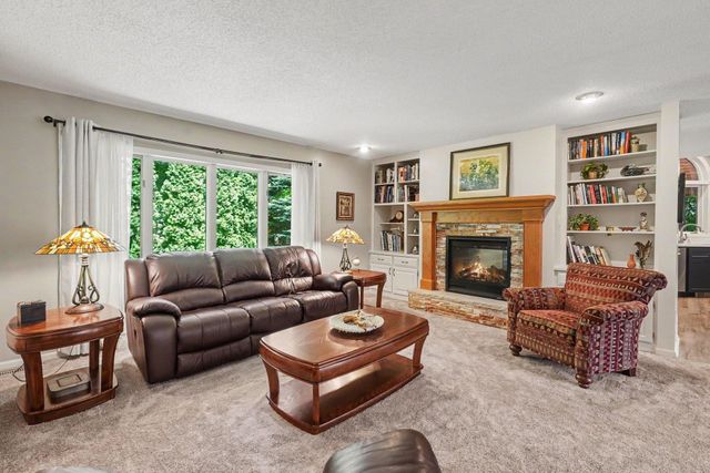 1513 Broken Oak Court, Lino Lakes, MN 55038