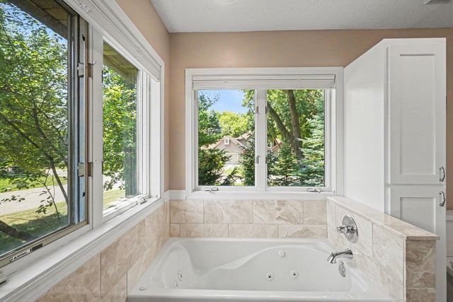 1513 Broken Oak Court, Lino Lakes, MN 55038