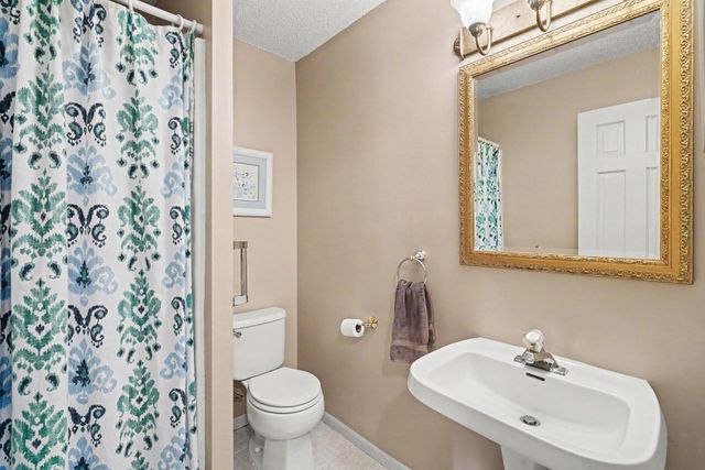 1513 Broken Oak Court, Lino Lakes, MN 55038