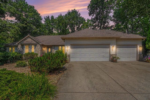 1513 Broken Oak Court, Lino Lakes, MN 55038