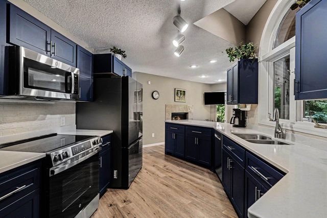 1513 Broken Oak Court, Lino Lakes, MN 55038