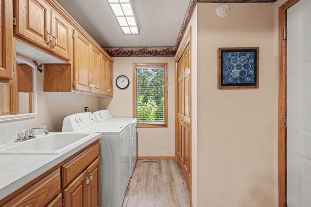 1513 Broken Oak Court, Lino Lakes, MN 55038