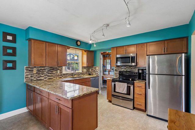 2434 W Edgerton AVENUE, Milwaukee, WI 53221