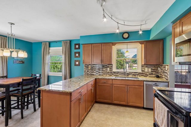 2434 W Edgerton AVENUE, Milwaukee, WI 53221