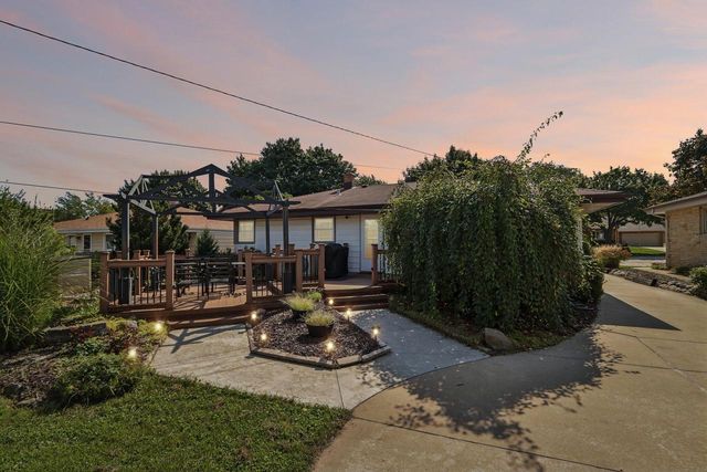 2434 W Edgerton AVENUE, Milwaukee, WI 53221
